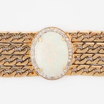 Necklace 14K gold with an opal and round brilliant-cut diamonds.