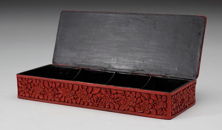 A red lacquered box with cover, Qing dynasty.