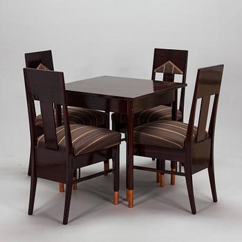 Bernhard Häkli, A Finnish Jugend table and six chairs, Vihdin Puuseppäin Huonekaluliike 1911.