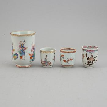 Muggar, fyra stycken, kompaniporslin. Qingdynastin, Qianlong (1736-95).