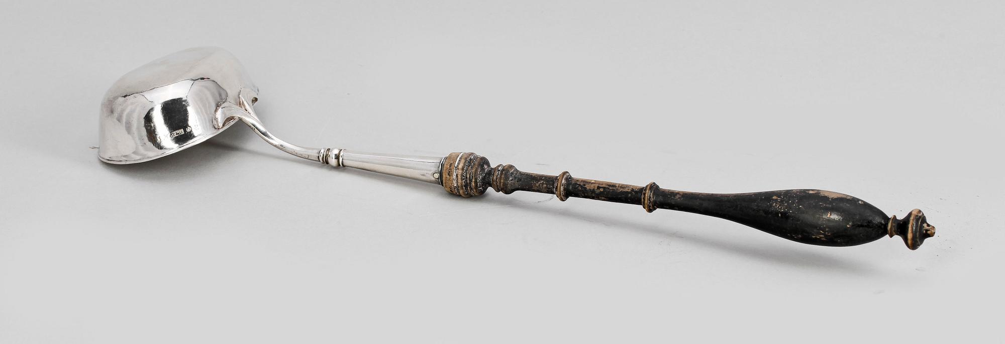 SOPPSLEV, silver, Bengt Tornberg, Linköping, 1828. Total silvervikt ca 70 g.