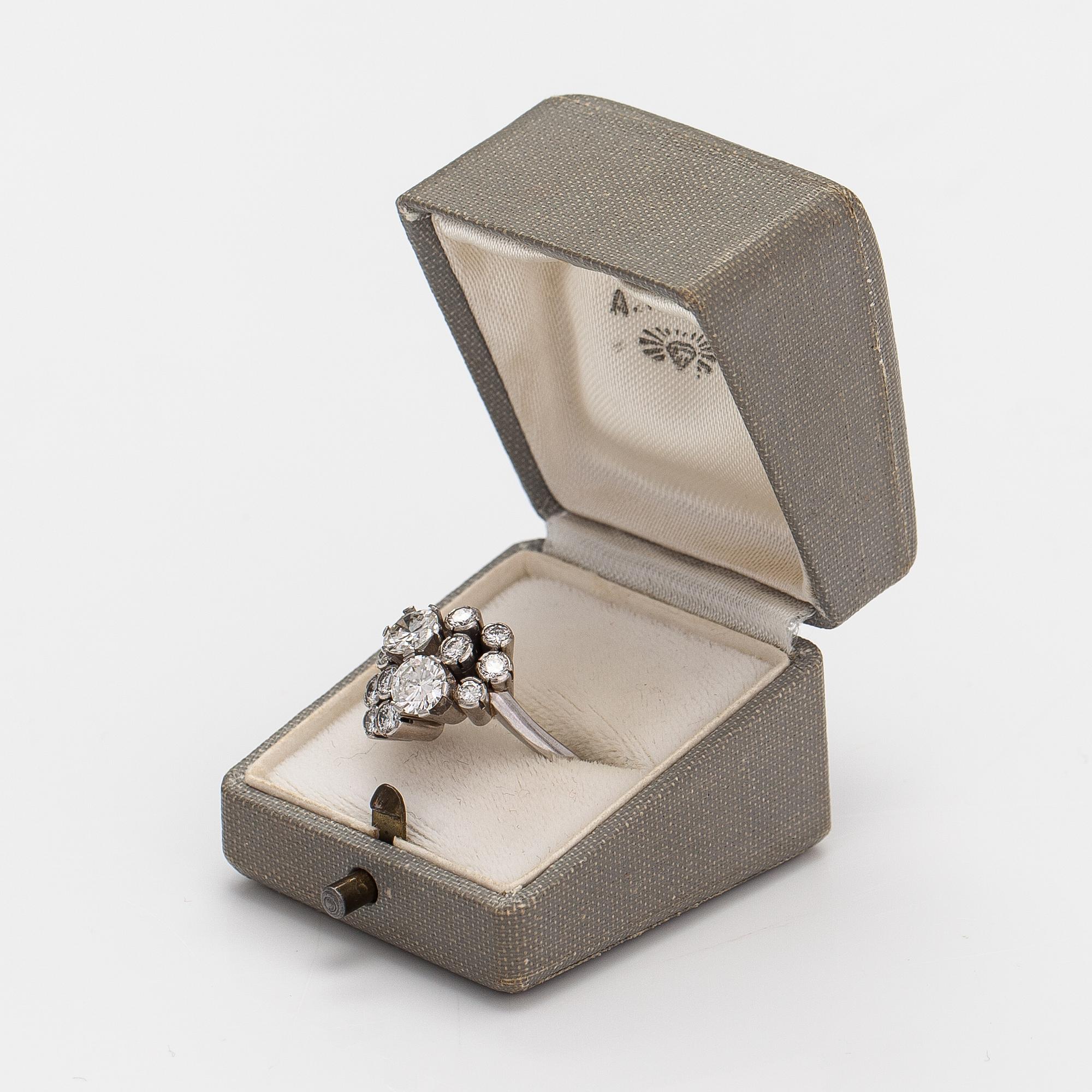 A TIllander, A platinum ring woth diamonds ca. 1.58 ct in total. Helsinki ,id 20th-century.