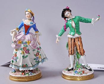 FIGURINER, ett par, porslin, rokokostil.