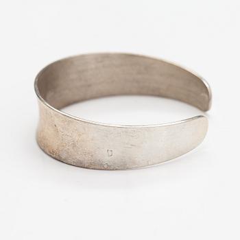 Pekka Piekäinen, A sterling silver bracelet. Platinoro, Turku 2009.