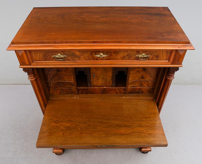 CHIFFONJÉ, 1800-talets andra hälft.