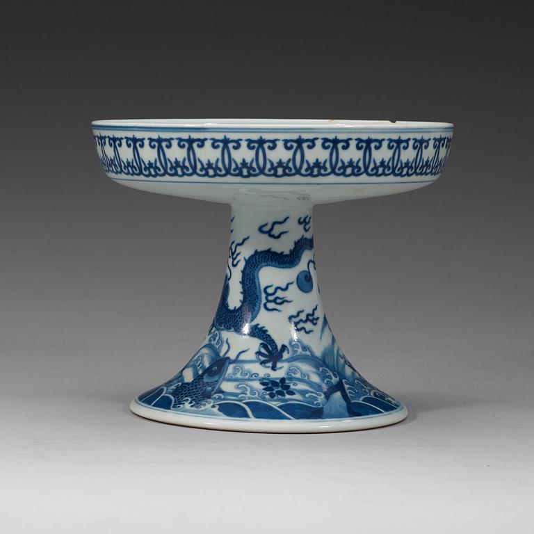 A blue and white dragons tazza, Qing dynasty, Qianlongs mark.