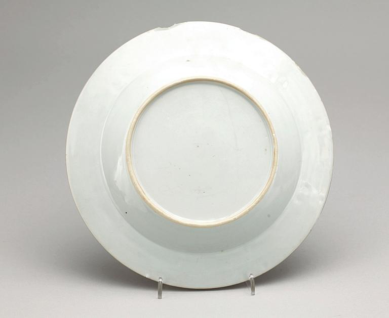 TALLRIK, porslin. Qing dynastin. Qianlong (1736-95).