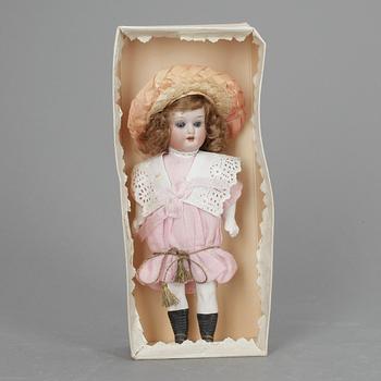 FLICKDOCKA. Biskvi. Schoenau & Hoffmeister 1909, Tyskland 1900-talets början.