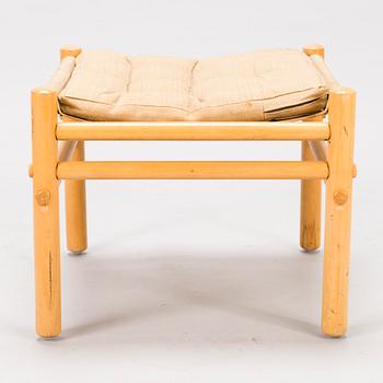 BROR BOIJE, A pair of 'Junker' easy chairs and an ottoman for Dux, Sweden, latter half of the 20th Century.