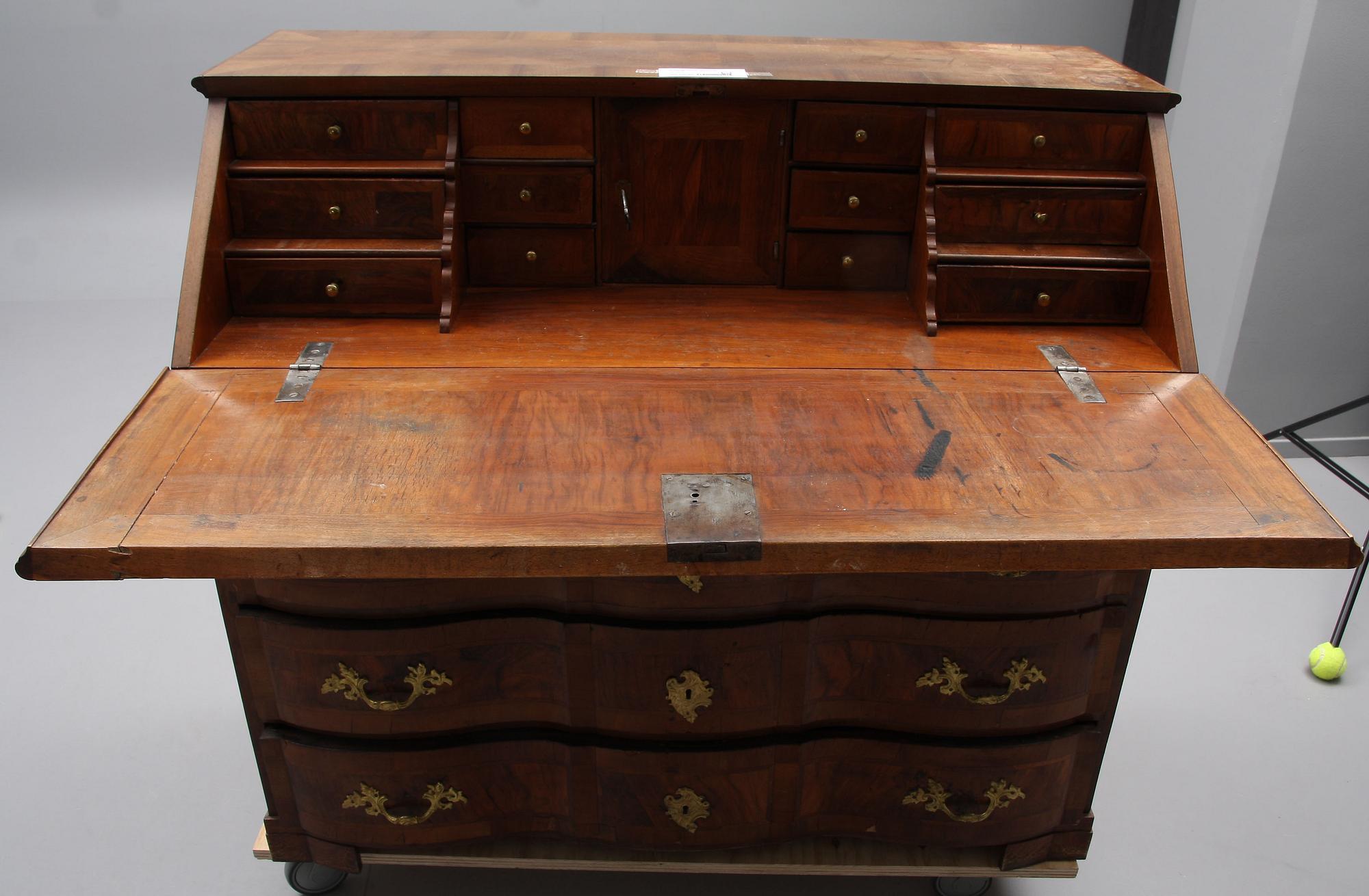 SEKRETÄR, senbarockstil, 1700-1900-tal.