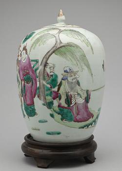 URNA med LOCK, porslin, Kina 1900-tal.