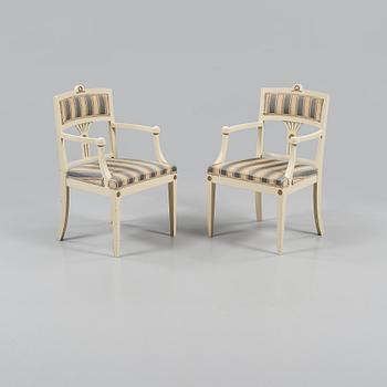 KARMSTOLAR, ett par, 1900-talets första hälft.