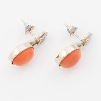A pair of 14k white gold earrings with corals and diamonds ca. 0.10 ct in total.