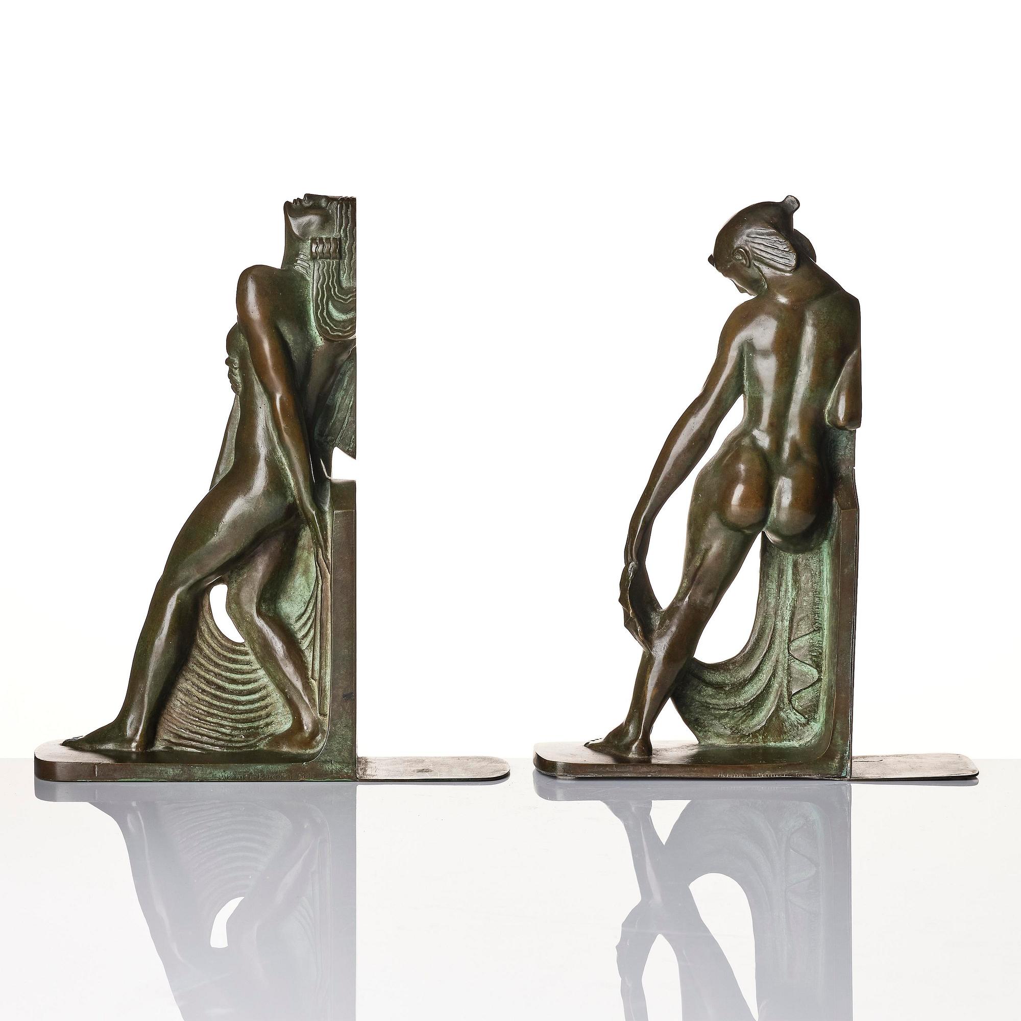 Axel Gute, a pair of Swedish Grace bronze bookends, Herman Bergman konstgjuteri, Stockholm 1920s.