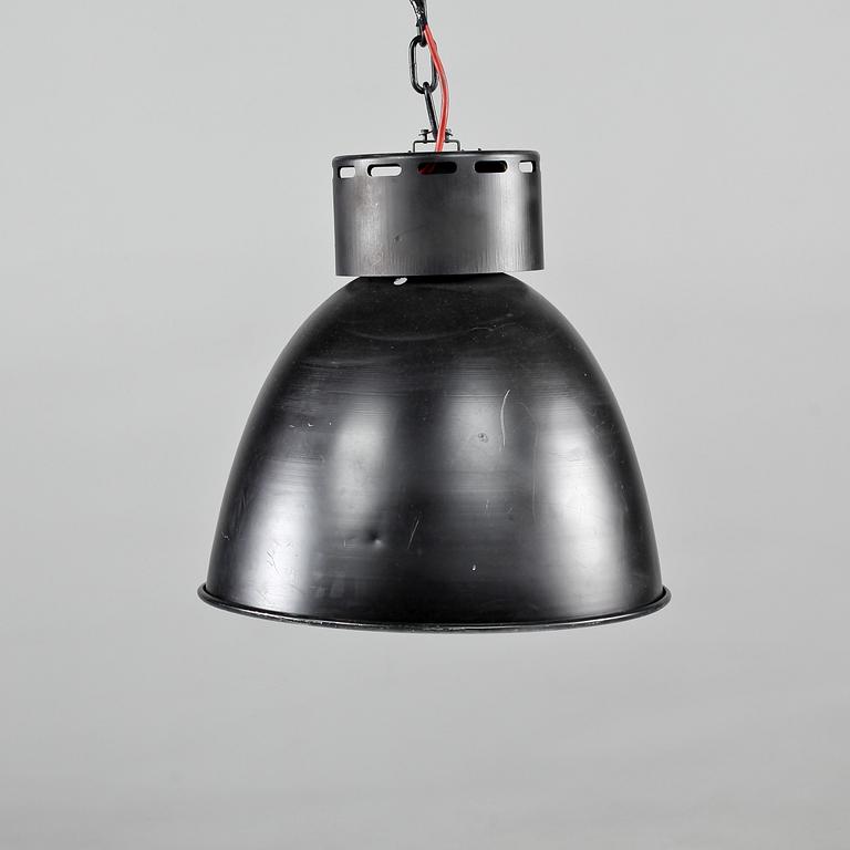 INDUSTRILAMPA, 1900-talets andra hälft. Höjd ca 50 cm.