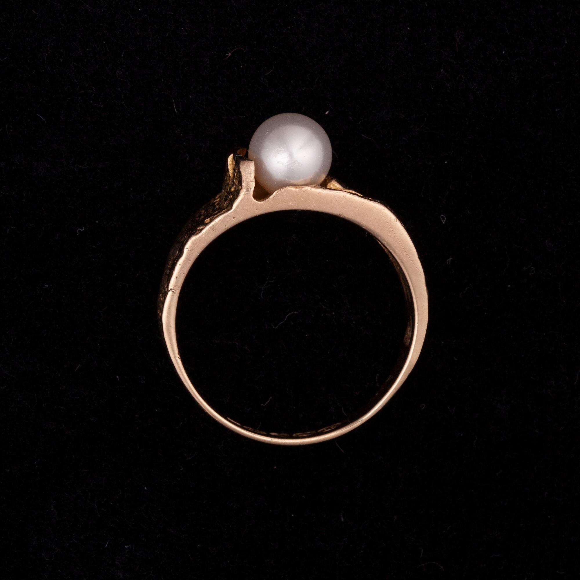 SORMUS, "Lapin kevät" 14K kultaa, helmi, Björn Weckström Lapponia 1969. Paino 3,1 g.