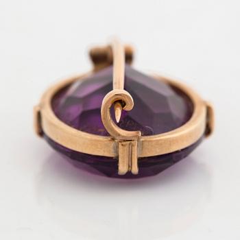Purple paste brooch.