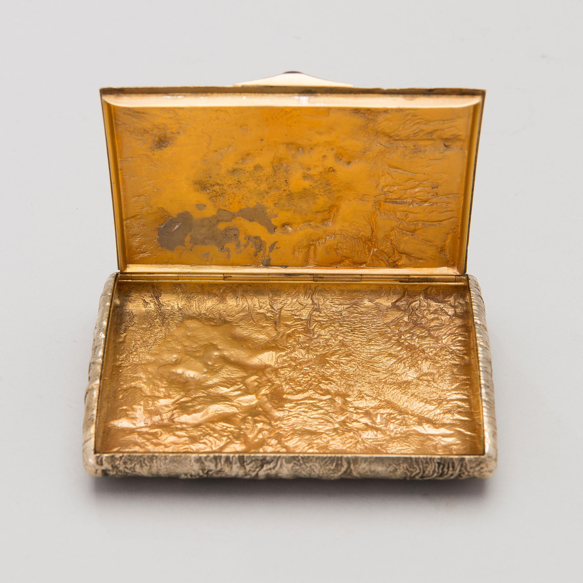 A silver gilt cigarette case by Ivan Katorskij, Saint Petersburg 1896-1908.
