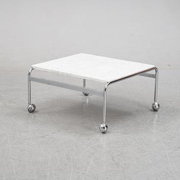 Bruno Mathsson, a pair of easy chairs and a coffee table, 'Karin', Dux, second half of the 20th Century.