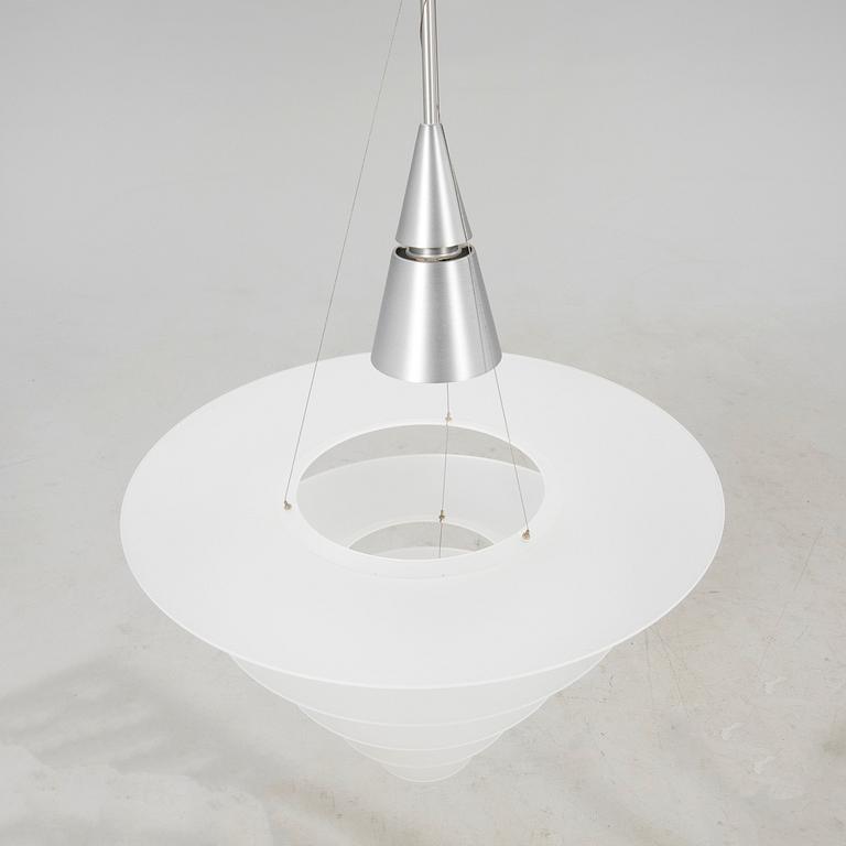 Shoichi Uchiyama, taklampa, "Enigma 425", för Louis Poulsen 2000-tal.