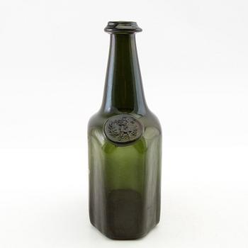 Flaska, grönt glas. Henrikstorps glasbruk/Skånska glasbruket, 1700-tal.