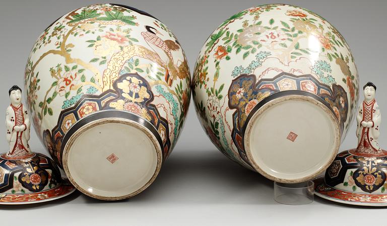 A pair of Samson jars with covers.