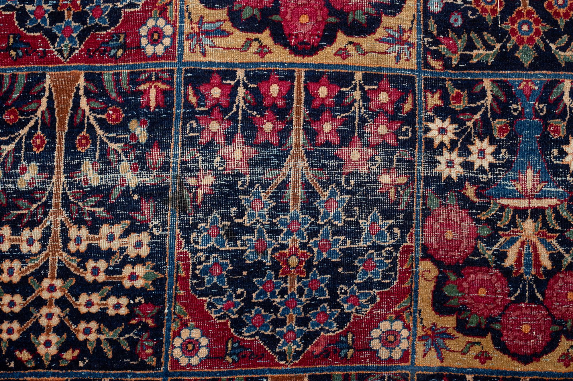 A carpet, an antique/a semi-antique Yezd, ca 557-562 x 366,5-370,5 cm.