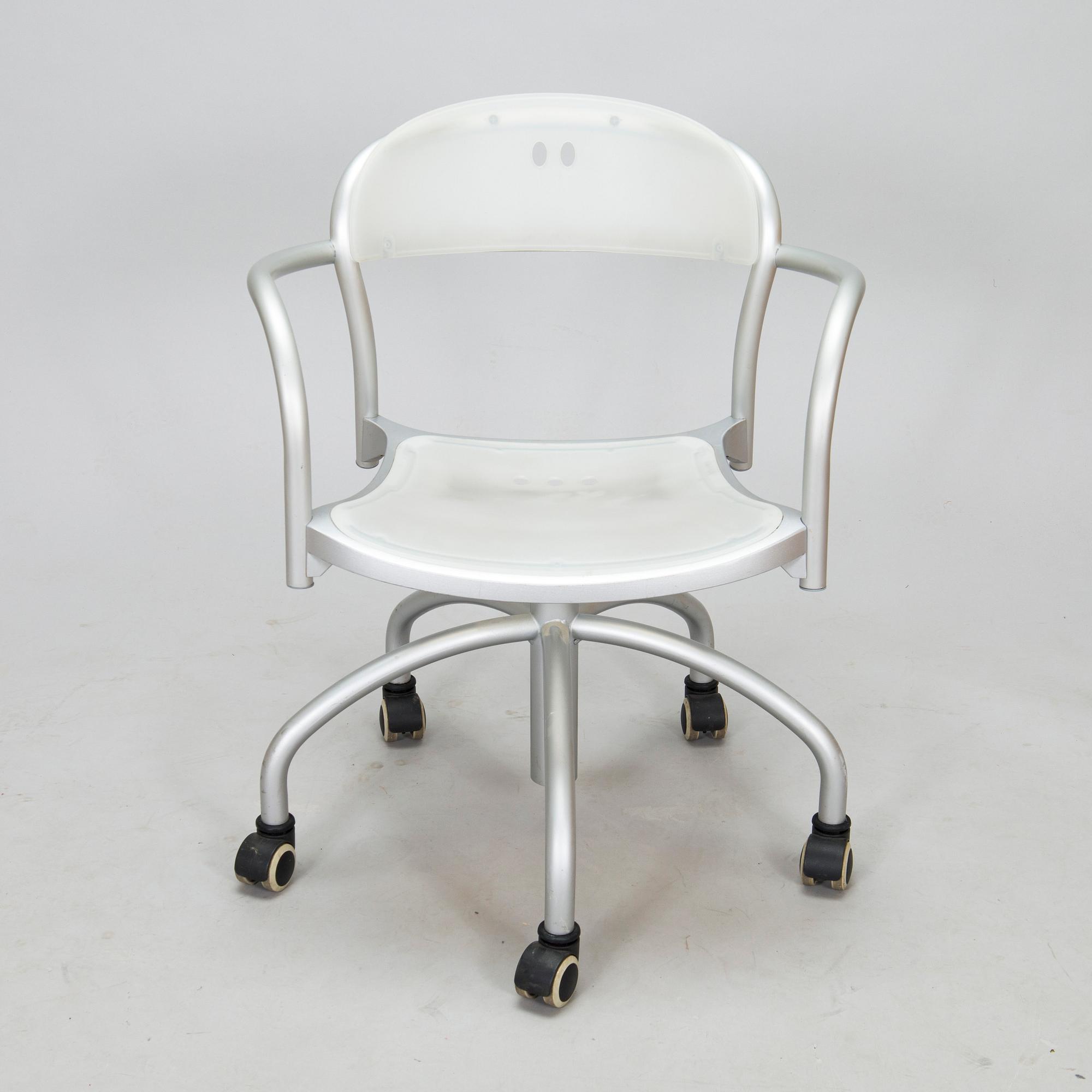 Giorgio Topan & Gianantonio Perin, kirjoituspöydäntuoli, "Pamplona", Arper 2000-luku.