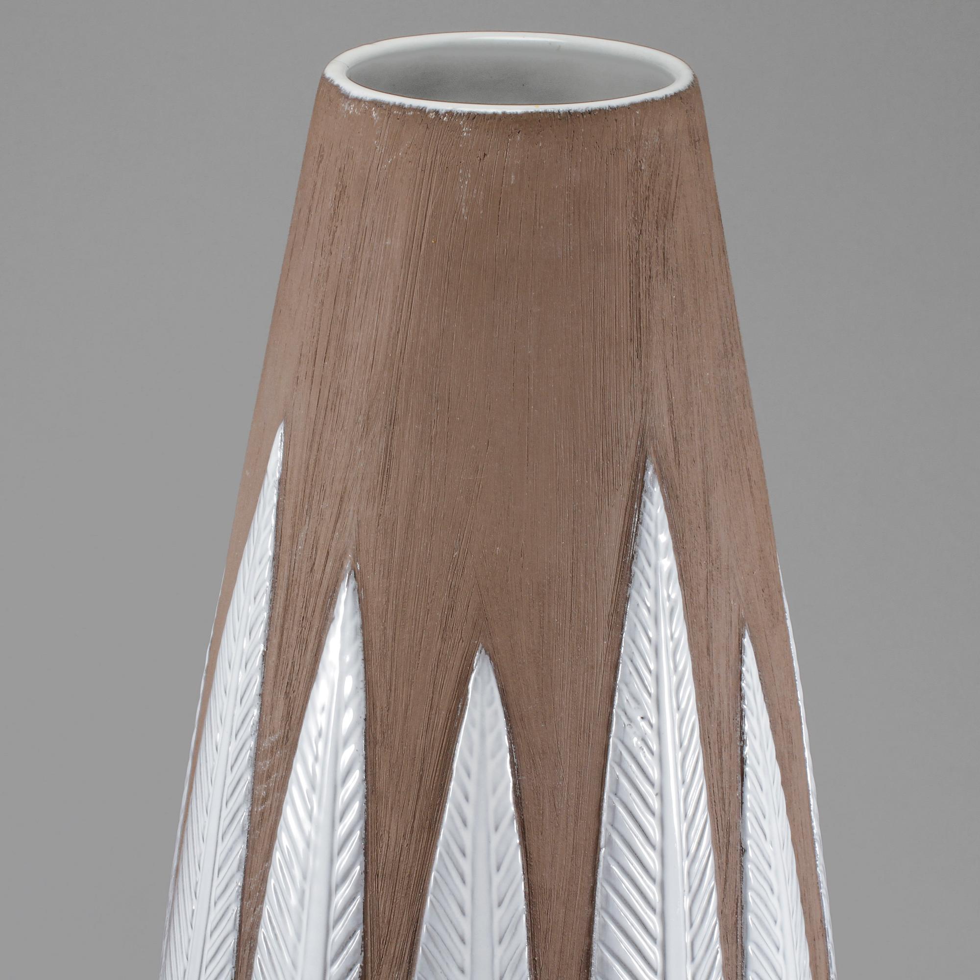 GOLVVAS, stengods, "Paprika", Anna-Lisa Thomson, Upsala Ekeby, i produktion 1951-1969.