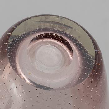 Gunnel Nyman, a glass vase, Nuutajärvi, Finland 1948.