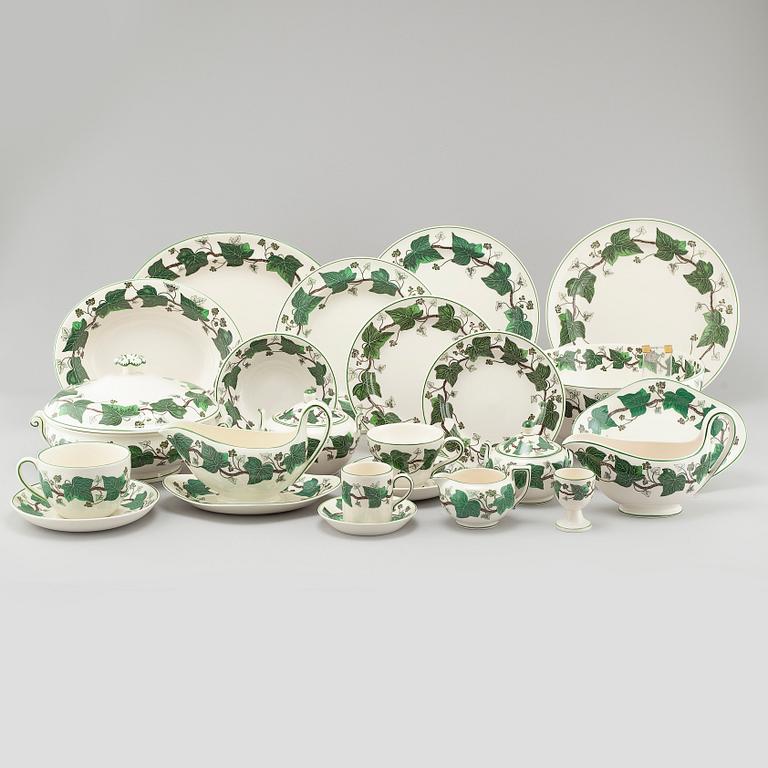 SERVISDELAR, 100 delar, flintgods, "Napoleon Ivy (Queen's Ware)", Wedgewood, 1900-talets andra hälft.