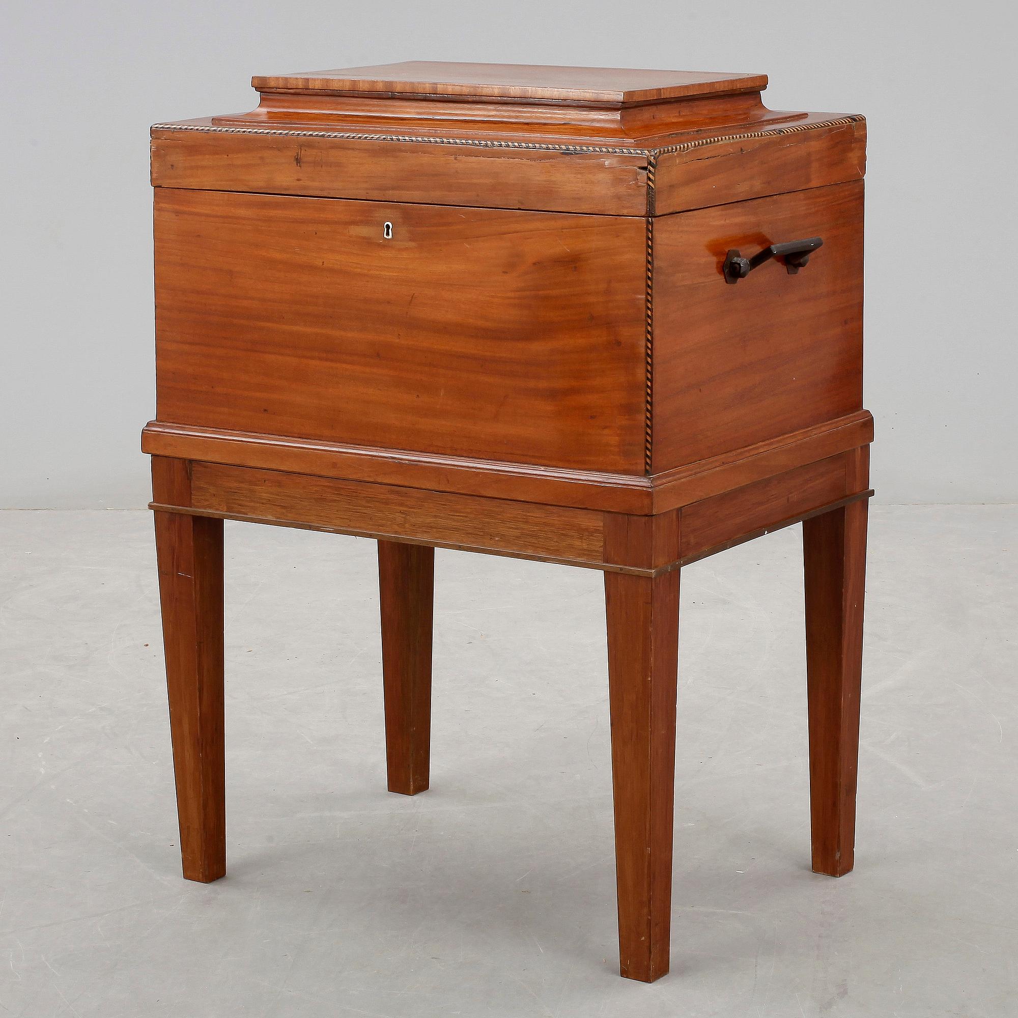 BESTICKSCHATULL, 1700-tal.