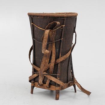 A Vietnamese basket, late 19th century around 1900.