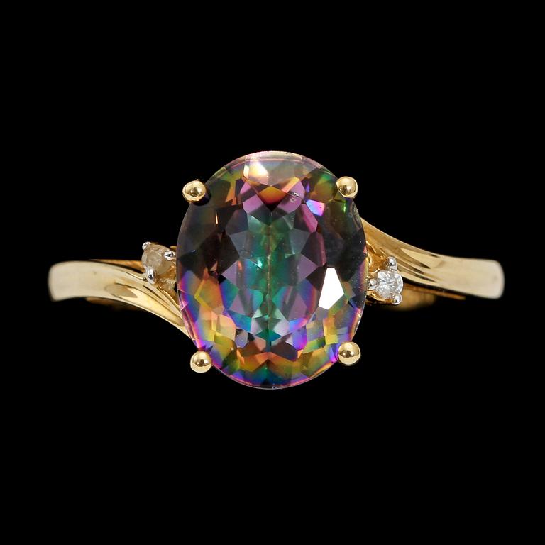 RING, HÄNGE samt ÖRHÄNGEN, ett par, 10k guld med topaser och tot 11 fasettslipade diamanter. Vikt 5 g.