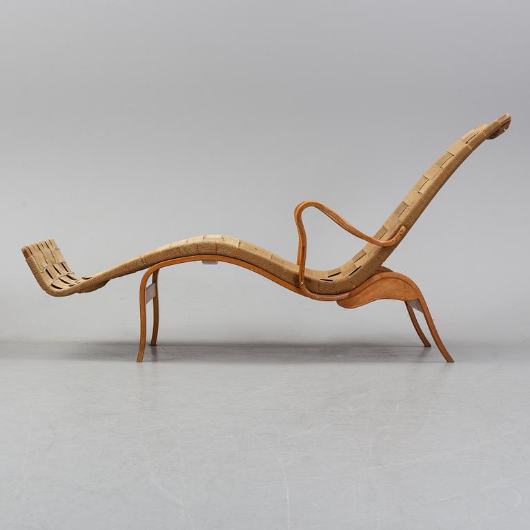 A lounge chair by Bruno Mathsson, mid 20th Century.