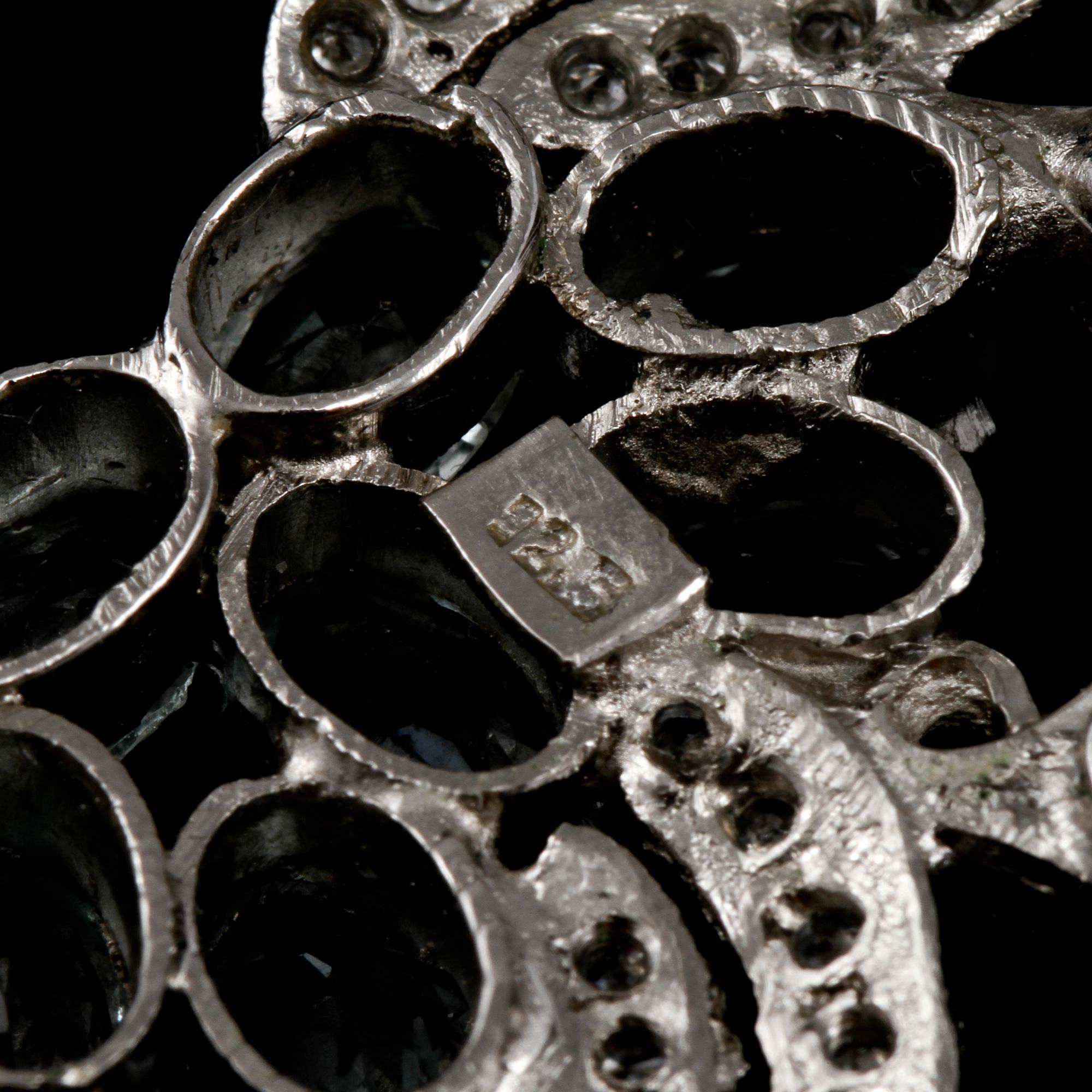 GARNITYR, 3 delar, sterlingsilver med fasettslipade stenar, sekelskifte 1900/2000-tal. Vikt 63 g.