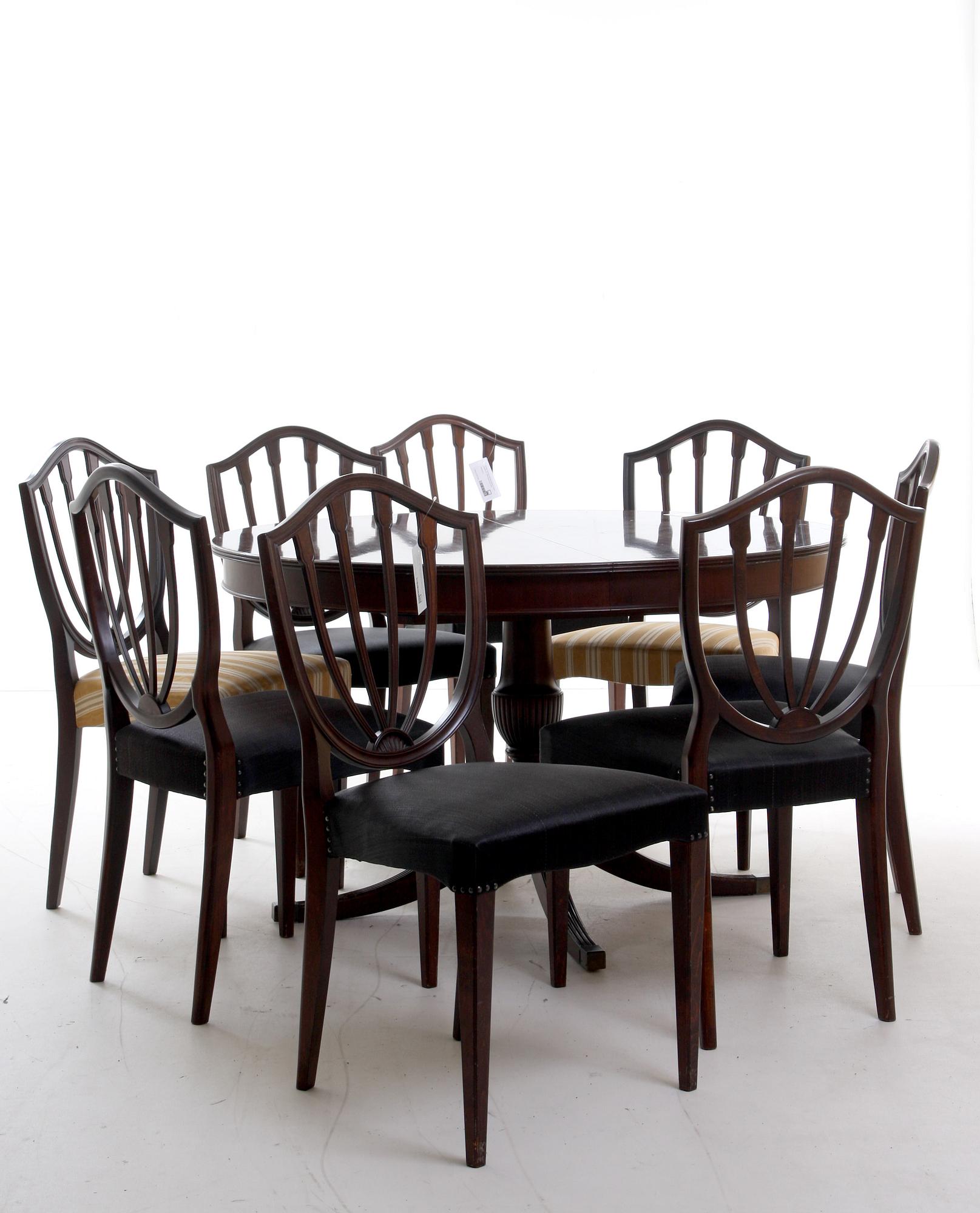 MATSALSMÖBLEMANG, 9 delar, engelsk stil, 1900-talets andra hälft.