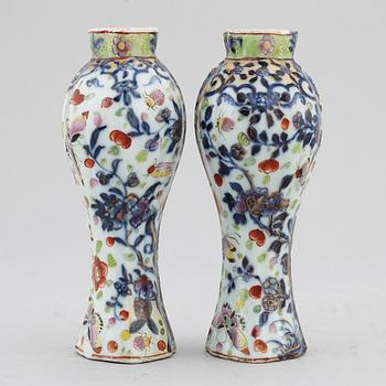 A pair of clobbered export vases, Qing dynasty, Qianlong (1736-95).