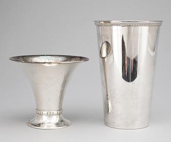 VASER, 2st, silver, GAB, Stockholm, 1925 resp 1958. Tot vikt ca 538g.