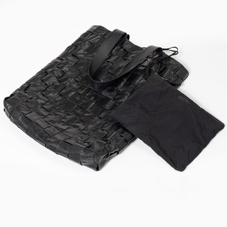 Bottega Veneta, bag "Maxi Intrecciato Cassette Tote".
