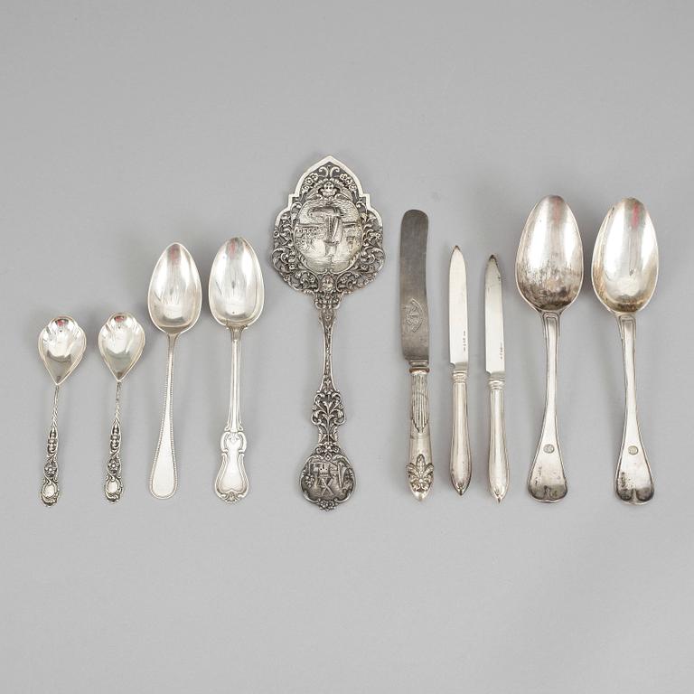 PARTI SILVERBESTICK, 10 delar, bl.a C.F. Carlman, Stockholm, 1902. Total vikt ca 427 gram exkl kniv med stålblad.