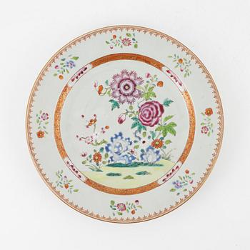 A famille rose dish, Qing dynasty, Qianlong (1736-95).