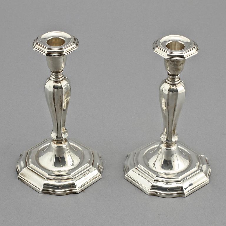LJUSSTAKAR, ett par, sterling silver, Carl Gustaf Hallberg, 1961.