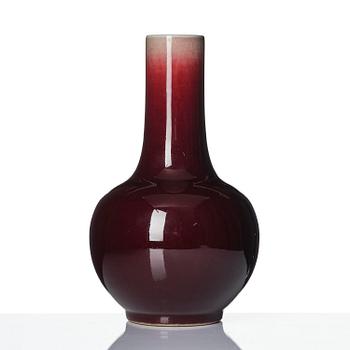 A flambé glazed vase, late Qing dynasty/early 20th century.