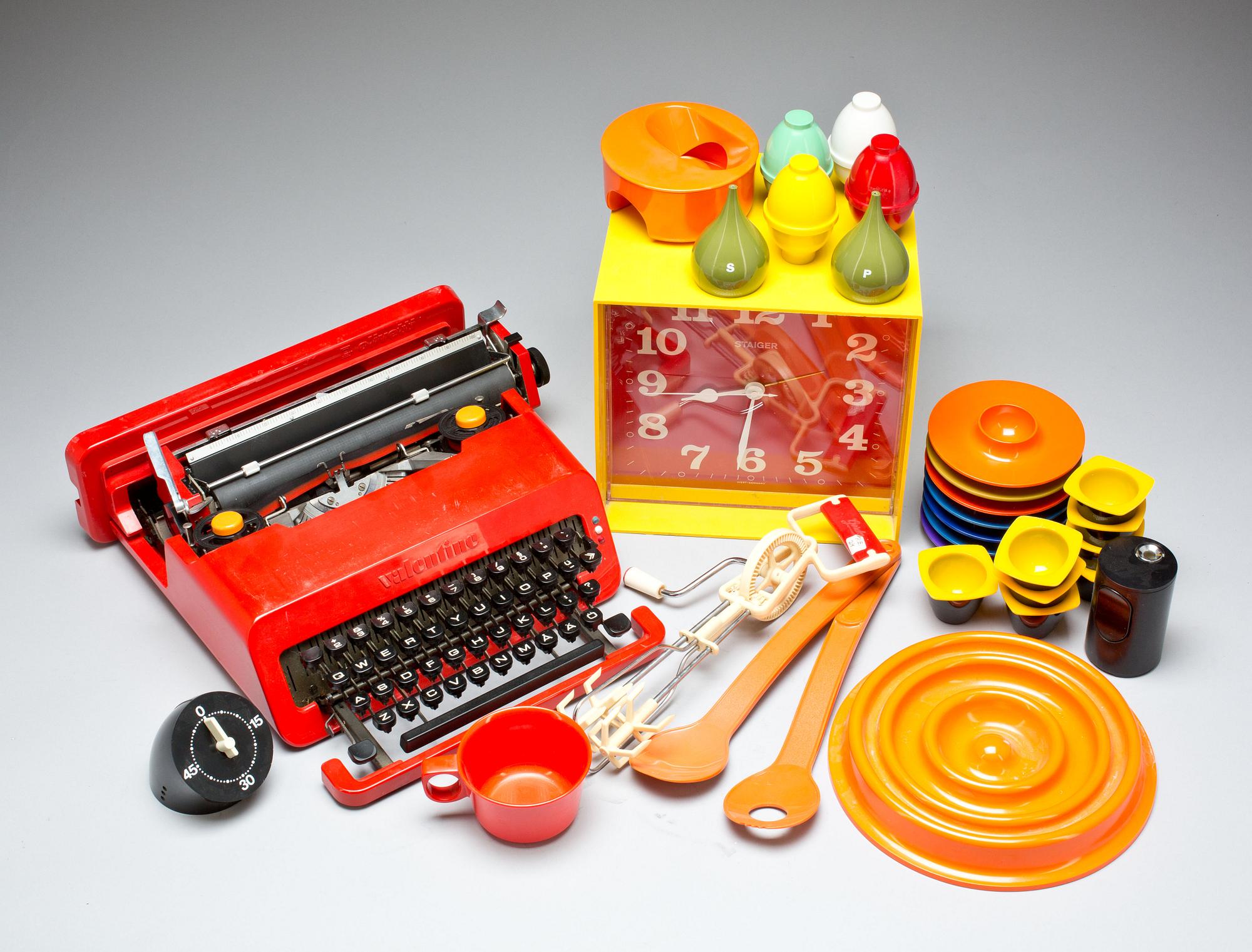 PARTI PLASTFÖREMÅL, 1970-80-tal.