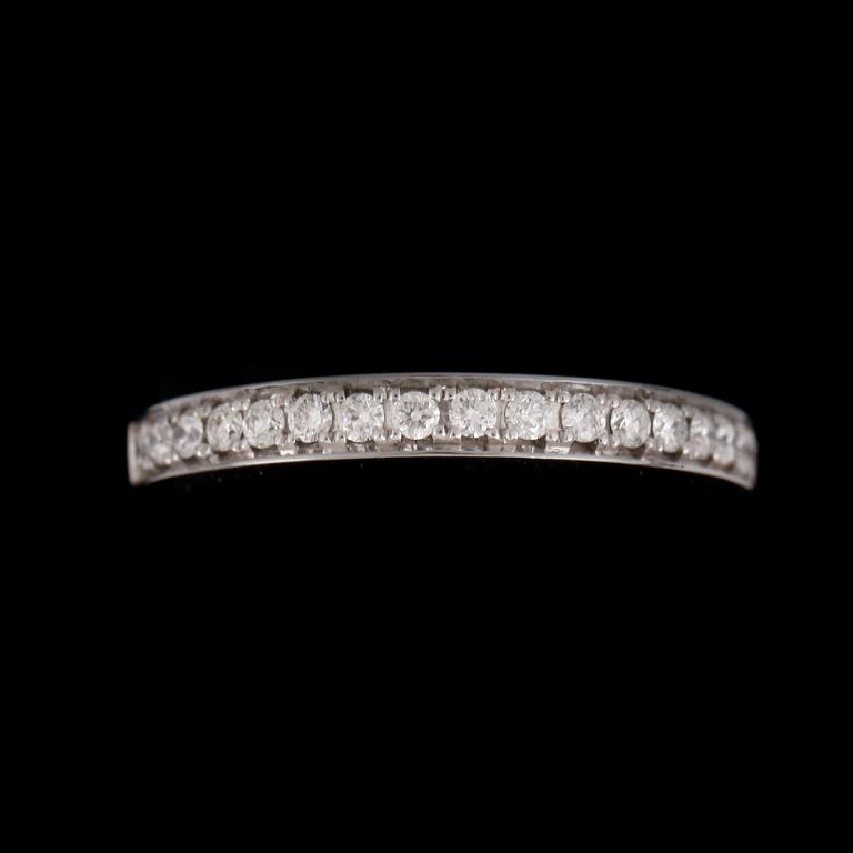 RING, 18k vitguld med diamanter tot 0,23ct. Vikt ca 2,62 gram.
