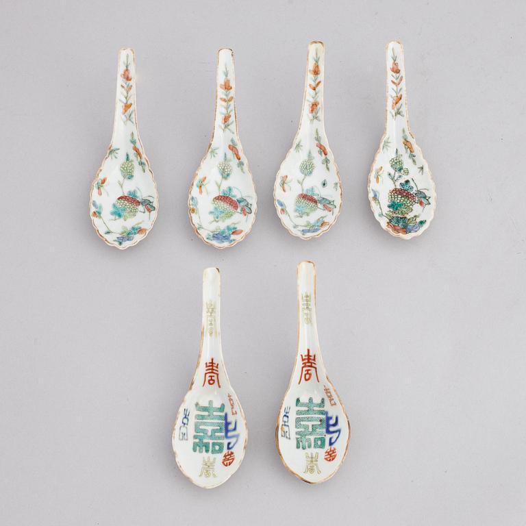 A set of six Chinese porcelain spoons, around the year 1900.