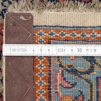 A Sarouk carpet, approx. 340 x 246 cm.