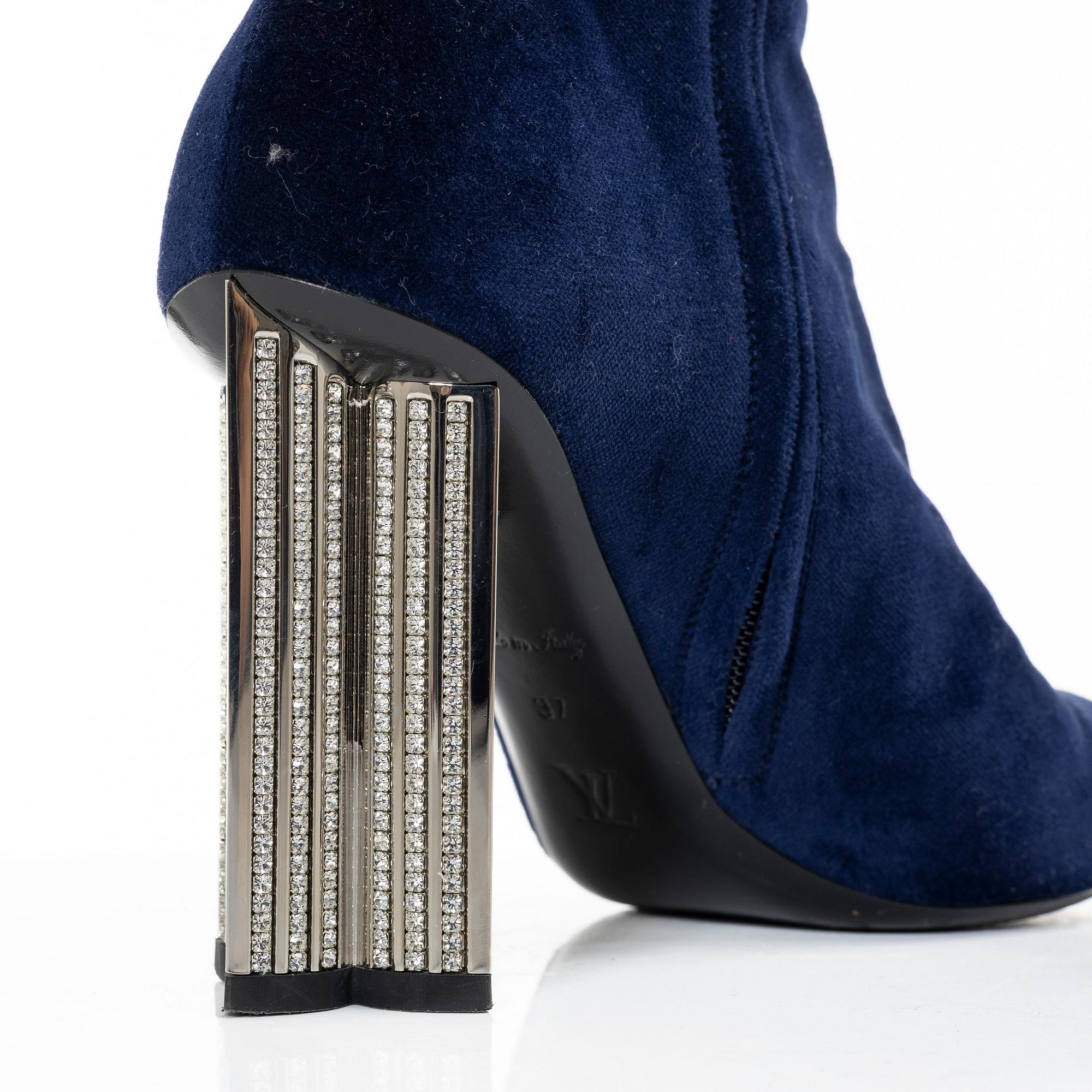 Louis Vuitton, stövletter, "Blue Velvet Crystal Heel Boot", storlek 37.