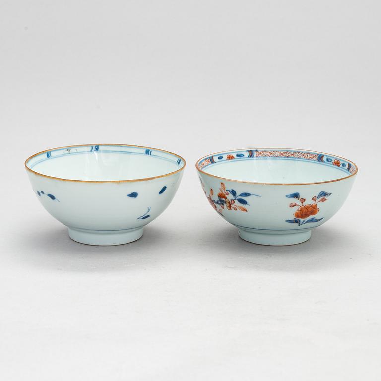 A pair of Chinese bowls, Qing dynasty, 18th Century.